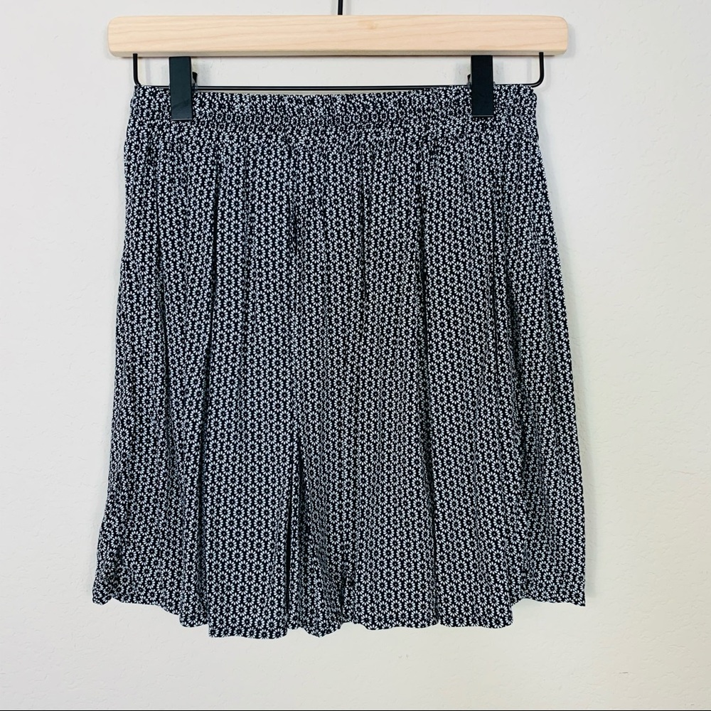 BRANDY MELVILLE Black Ditsy Floral Mini Skirt S - Picture 3 of 5
